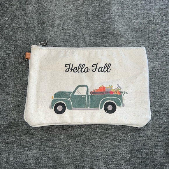 thirty-one Handbags - Thirty One Hello Fall Beige Zip Up